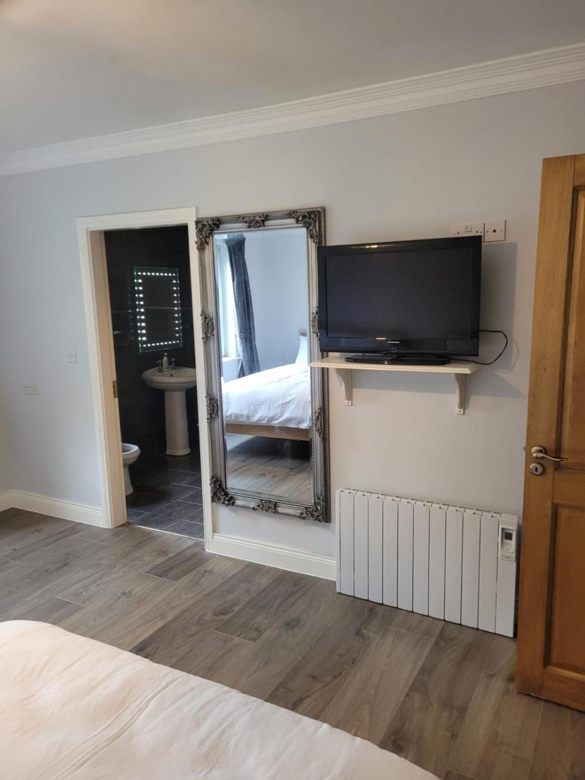Large En-Suite Room Килларни Экстерьер фото